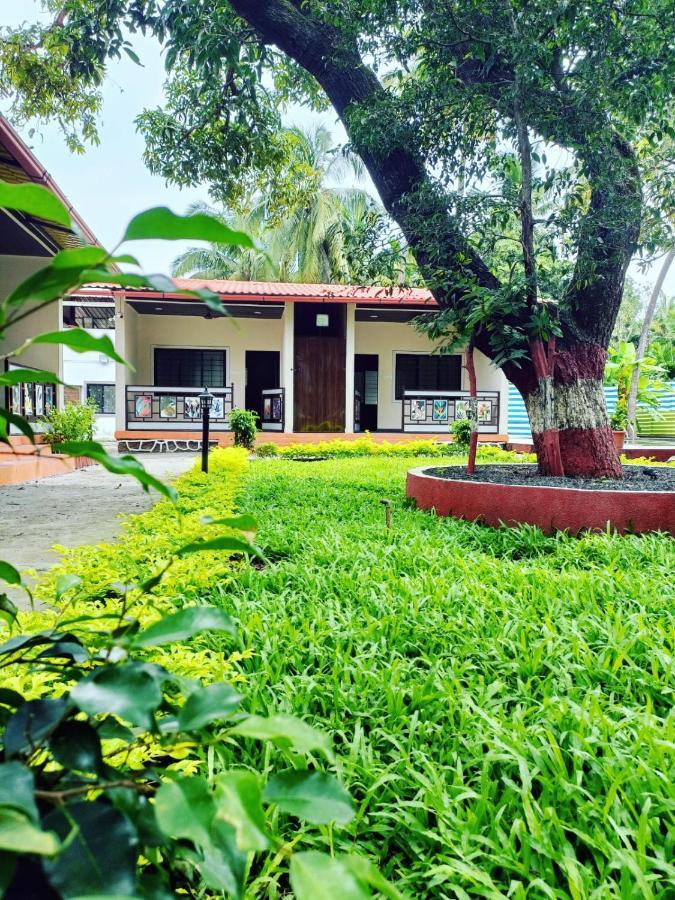 Hotel Happy Holiday Alibaug Alībāg Exterior foto